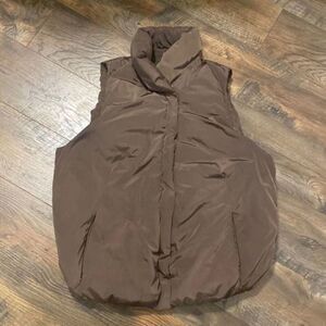NWOT Gap brown vest size L​​